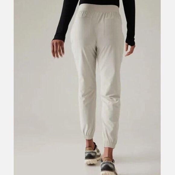 ATHLETA Brooklyn Heights Jogger in Abalone, Size 4, NWT - Picture 8 of 10